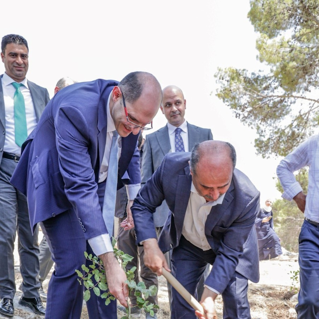 للحفاظ على البيئة وتشجيع الزراعة بنك فلسطين ووزارة الزراعة يفتتحان غابة بنك فلسطين