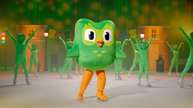 بومة ترقص على تيك توك: سر Duolingo التسويقي